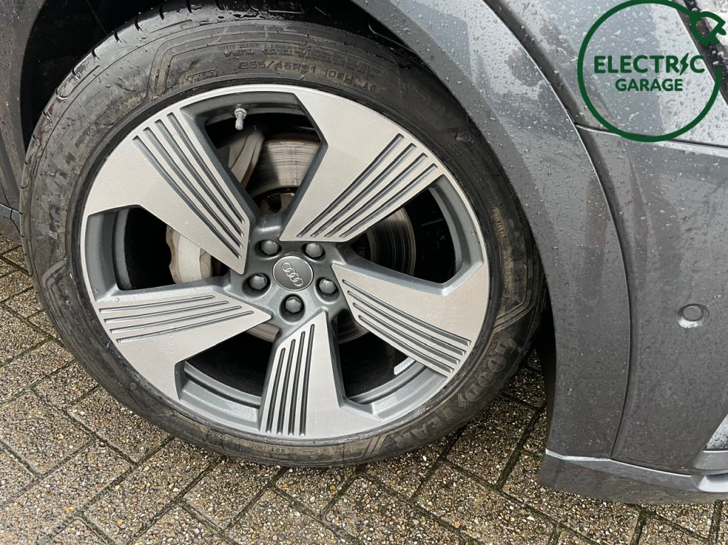 Audi E-tron 55  (95kWh/408pk) 21’ / BTW